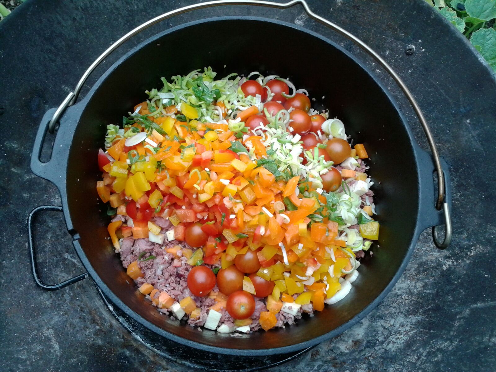 Cowboy Bohnen aus dem Dutch Oven Grill Michl